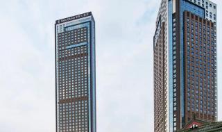 女子背滕王阁序免费进景区