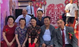 赵本山携赵家班合体表演